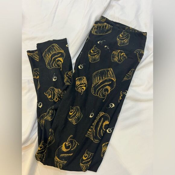 Lularoe Tall Curvy Leggings Cupcakes - Picture 1 of 6